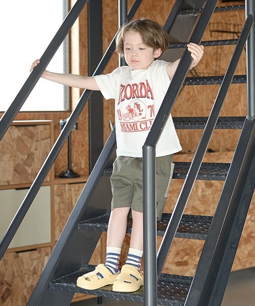 b・ROOM（ビールーム）の「【型崩れしないやわらかコットン】選べる8パターンオリジナルプリントTシャツ（Tシャツ/カットソー・キッズ・オフホワイト/ブルー/バイオレット/トップグレー/ライトベージュ/ブルーグリーン/ブラック/マスタード・110cm/140cm/120cm/100cm/130cm/150cm）」の11枚目の写真