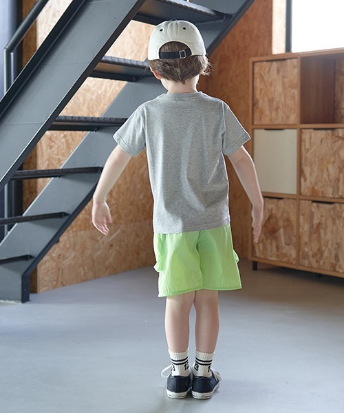 b・ROOM（ビールーム）の「【型崩れしないやわらかコットン】選べる8パターンオリジナルプリントTシャツ（Tシャツ/カットソー・キッズ・オフホワイト/ブルー/バイオレット/トップグレー/ライトベージュ/ブルーグリーン/ブラック/マスタード・110cm/140cm/120cm/100cm/130cm/150cm）」の20枚目の写真