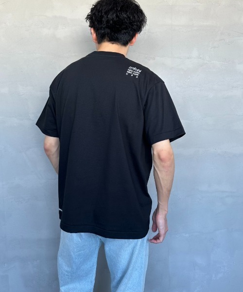 Manhattan Portage（マンハッタンポーテージ）の「[MANHATTAN PORTAGE/マンハッタンポーテージ] スカイラインワンポイントロゴ ショートスリーブTシャツ（Tシャツ/カットソー・レディース・ブラック/ホワイト・M/L）」の6枚目の写真