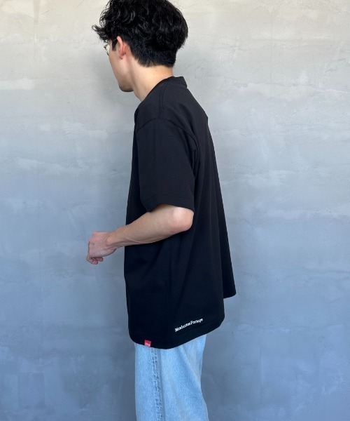 Manhattan Portage（マンハッタンポーテージ）の「[MANHATTAN PORTAGE/マンハッタンポーテージ] スカイラインワンポイントロゴ ショートスリーブTシャツ（Tシャツ/カットソー・レディース・ブラック/ホワイト・M/L）」の8枚目の写真