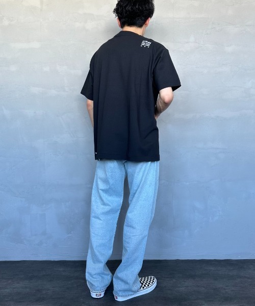 Manhattan Portage（マンハッタンポーテージ）の「[MANHATTAN PORTAGE/マンハッタンポーテージ] スカイラインワンポイントロゴ ショートスリーブTシャツ（Tシャツ/カットソー・レディース・ブラック/ホワイト・M/L）」の12枚目の写真