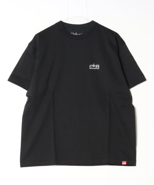 Manhattan Portage（マンハッタンポーテージ）の「[MANHATTAN PORTAGE/マンハッタンポーテージ] スカイラインワンポイントロゴ ショートスリーブTシャツ（Tシャツ/カットソー・レディース・ブラック/ホワイト・M/L）」の14枚目の写真