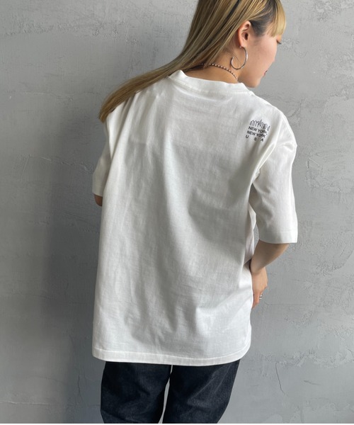 Manhattan Portage（マンハッタンポーテージ）の「[MANHATTAN PORTAGE/マンハッタンポーテージ] スカイラインワンポイントロゴ ショートスリーブTシャツ（Tシャツ/カットソー・レディース・ブラック/ホワイト・M/L）」の19枚目の写真