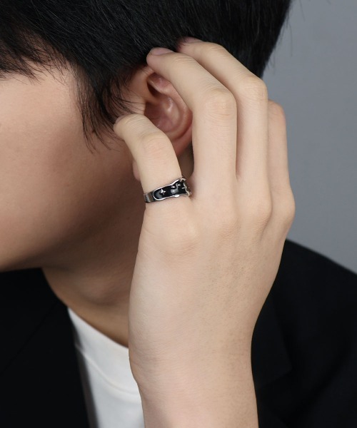 4INT.（フォイント）の「ブラス ブラック デザインリング（リング・メンズ・シルバー・11号）」の2枚目の写真