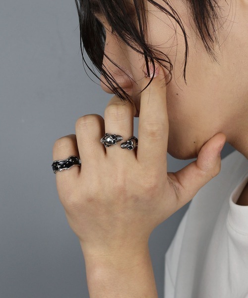 4INT.（フォイント）の「ブラス ブラック デザインリング（リング・メンズ・シルバー・11号）」の5枚目の写真