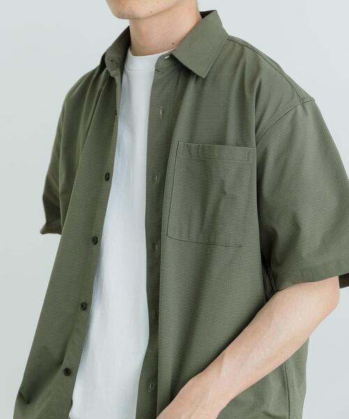 ITEMS URBANRESEARCH(アイテムズ アーバンリサーチ)の「『セットアップ対応』吸水速乾 ドットメッシュ 半袖シャツ(シャツ/ブラウス・メンズ・ブラック/カーキ/ブラウン系その他・MEDIUM/LARGE)」の7枚目の写真