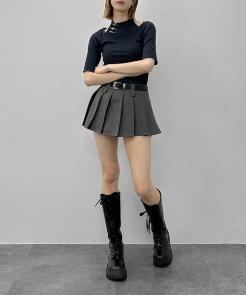 jiasecond.(ジアセカンド)の「【jiasecond.】チャイナピンデザインカットトップス / トップス カットソー リブ カットアウト クロップド ショート レイヤード風 チャイナ ブラック グレー(Tシャツ/カットソー・レディース・グレー/ブラック・FREE)」の6枚目の写真