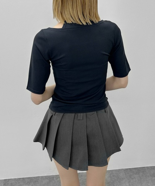 jiasecond.(ジアセカンド)の「【jiasecond.】チャイナピンデザインカットトップス / トップス カットソー リブ カットアウト クロップド ショート レイヤード風 チャイナ ブラック グレー(Tシャツ/カットソー・レディース・グレー/ブラック・FREE)」の13枚目の写真