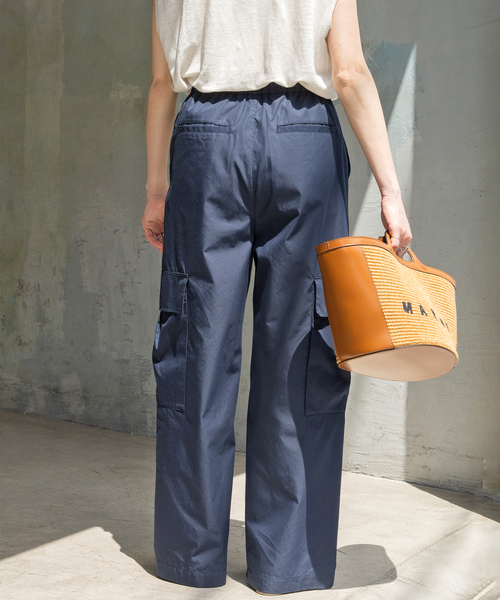 Spick & Span（スピックアンドスパン）の「カーゴポケットイージーパンツ（カーゴパンツ・レディース・ネイビー・FREE）」の8枚目の写真