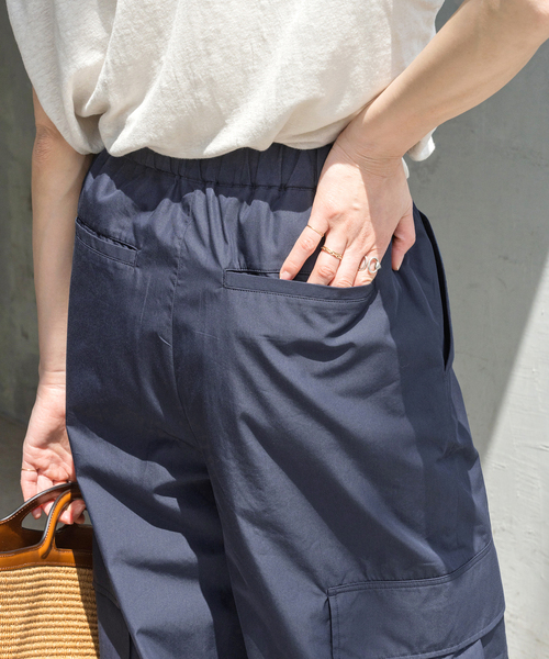 Spick & Span（スピックアンドスパン）の「カーゴポケットイージーパンツ（カーゴパンツ・レディース・ネイビー・FREE）」の13枚目の写真