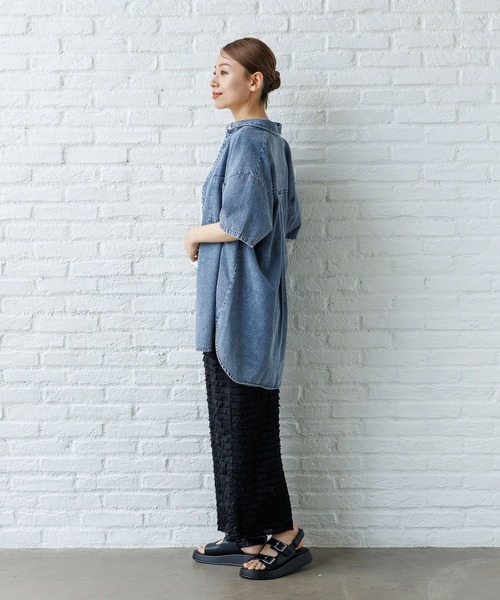 LAKOLE（ラコレ）の「ケミカルウォッシュシャツ半袖 / 128640（シャツ/ブラウス・レディース・ライトブルー/ブラック/ブルー・FREE）」の5枚目の写真