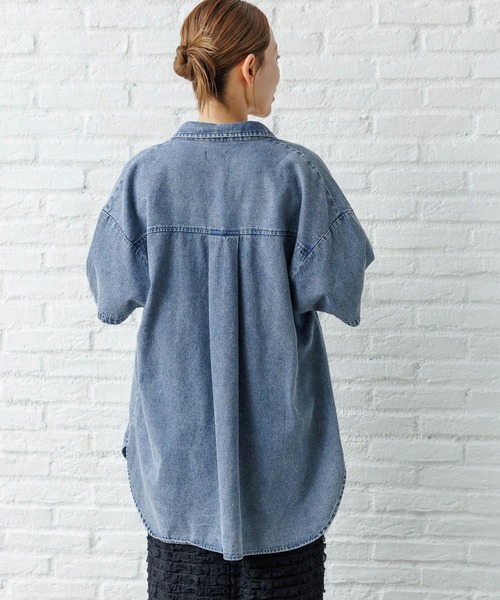 LAKOLE（ラコレ）の「ケミカルウォッシュシャツ半袖 / 128640（シャツ/ブラウス・レディース・ライトブルー/ブラック/ブルー・FREE）」の7枚目の写真