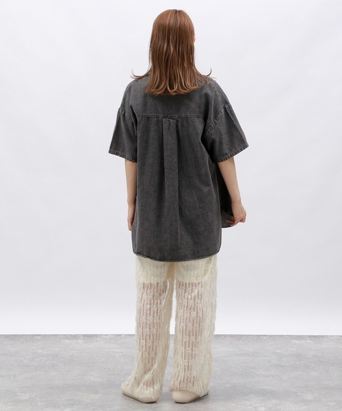 LAKOLE（ラコレ）の「ケミカルウォッシュシャツ半袖 / 128640（シャツ/ブラウス・レディース・ライトブルー/ブラック/ブルー・FREE）」の9枚目の写真