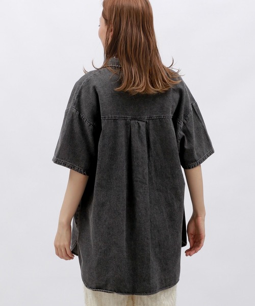 LAKOLE（ラコレ）の「ケミカルウォッシュシャツ半袖 / 128640（シャツ/ブラウス・レディース・ライトブルー/ブラック/ブルー・FREE）」の12枚目の写真