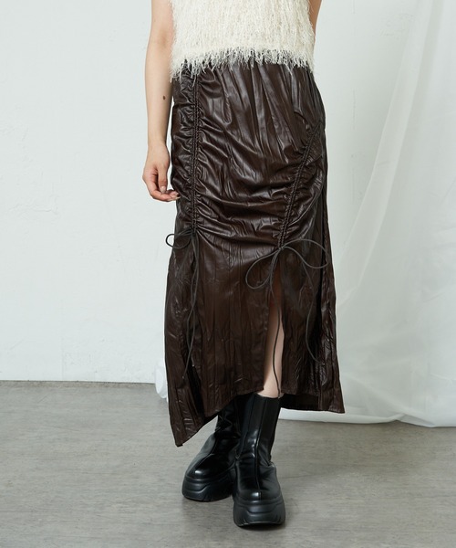 RAY CASSIN(レイカズン)の「フェイクレザードロストスカート(スカート・レディース・ブラウン/ブラック・FREE)」の2枚目の写真