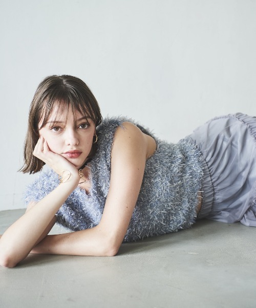 AND COUTURE(アンドクチュール)の「ふわニットノースリラメプルオーバー(ニット/セーター・レディース・ベージュ/ブルー/サックスブルー・FREE)」の3枚目の写真