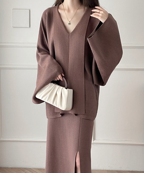 ABITOKYO(アビトーキョー)の「フレアスリーブVネックニットプルオーバーセットアップ(セットアップ・レディース・ブラウン/ベージュ/チャコールグレー・L/M)」の7枚目の写真