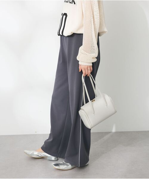 CRAFT STANDARD BOUTIQUE(クラフトスタンダードブティック)の「パイピングラインパンツ(その他パンツ・レディース・レッド/チャコールグレー/ブラック/モカ・M/L)」の3枚目の写真