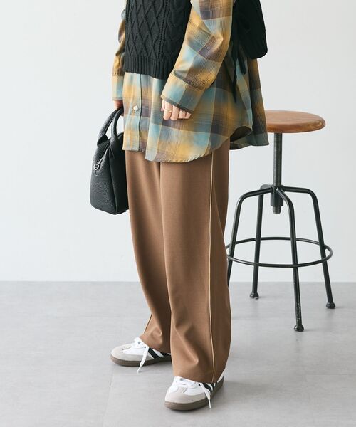 CRAFT STANDARD BOUTIQUE(クラフトスタンダードブティック)の「パイピングラインパンツ(その他パンツ・レディース・レッド/チャコールグレー/ブラック/モカ・M/L)」の4枚目の写真