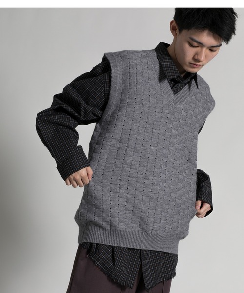aimoha（アイモハ）の「【aimoha neo】 Textured V-Neck Knit Vest（ベスト・メンズ・ダークグレー/ベージュ/ホワイト/ブラック・MEDIUM/LARGE/X-LARGE/XX-LARGE/XXX-LARGE）」の3枚目の写真