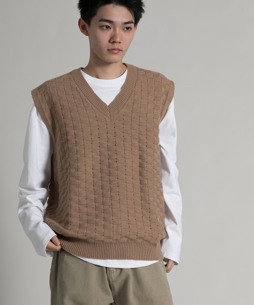 aimoha（アイモハ）の「【aimoha neo】 Textured V-Neck Knit Vest（ベスト・メンズ・ダークグレー/ベージュ/ホワイト/ブラック・MEDIUM/LARGE/X-LARGE/XX-LARGE/XXX-LARGE）」の6枚目の写真