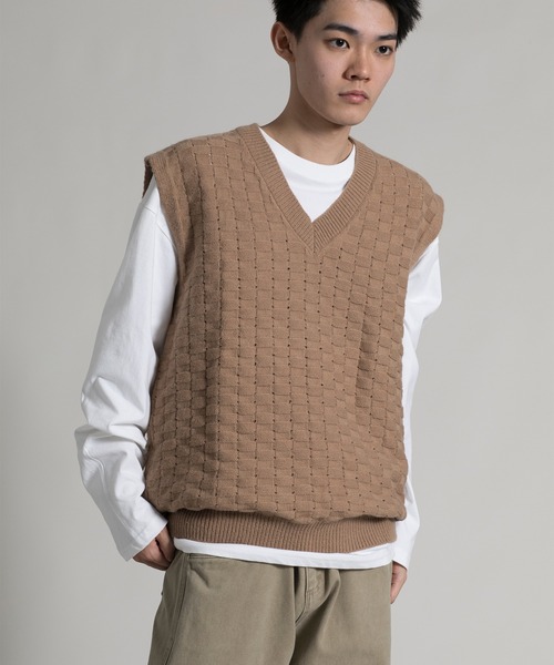 aimoha（アイモハ）の「【aimoha neo】 Textured V-Neck Knit Vest（ベスト・メンズ・ダークグレー/ベージュ/ホワイト/ブラック・MEDIUM/LARGE/X-LARGE/XX-LARGE/XXX-LARGE）」の7枚目の写真