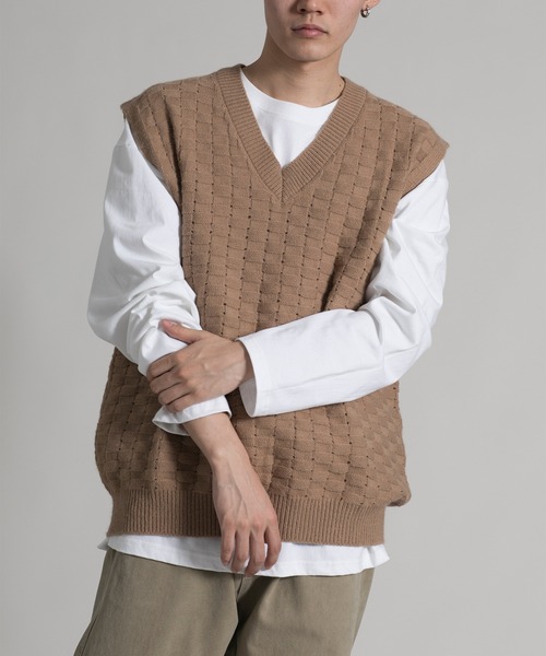 aimoha（アイモハ）の「【aimoha neo】 Textured V-Neck Knit Vest（ベスト・メンズ・ダークグレー/ベージュ/ホワイト/ブラック・MEDIUM/LARGE/X-LARGE/XX-LARGE/XXX-LARGE）」の8枚目の写真