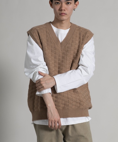 aimoha（アイモハ）の「【aimoha neo】 Textured V-Neck Knit Vest（ベスト・メンズ・ダークグレー/ベージュ/ホワイト/ブラック・MEDIUM/LARGE/X-LARGE/XX-LARGE/XXX-LARGE）」の9枚目の写真