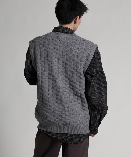 aimoha（アイモハ）の「【aimoha neo】 Textured V-Neck Knit Vest（ベスト・メンズ・ダークグレー/ベージュ/ホワイト/ブラック・MEDIUM/LARGE/X-LARGE/XX-LARGE/XXX-LARGE）」の10枚目の写真