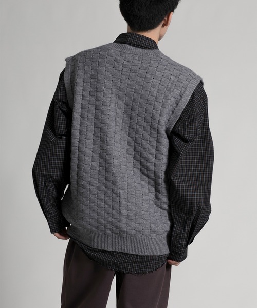 aimoha（アイモハ）の「【aimoha neo】 Textured V-Neck Knit Vest（ベスト・メンズ・ダークグレー/ベージュ/ホワイト/ブラック・MEDIUM/LARGE/X-LARGE/XX-LARGE/XXX-LARGE）」の11枚目の写真