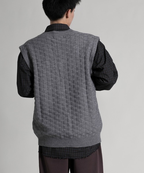 aimoha（アイモハ）の「【aimoha neo】 Textured V-Neck Knit Vest（ベスト・メンズ・ダークグレー/ベージュ/ホワイト/ブラック・MEDIUM/LARGE/X-LARGE/XX-LARGE/XXX-LARGE）」の13枚目の写真