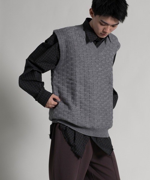 aimoha（アイモハ）の「【aimoha neo】 Textured V-Neck Knit Vest（ベスト・メンズ・ダークグレー/ベージュ/ホワイト/ブラック・MEDIUM/LARGE/X-LARGE/XX-LARGE/XXX-LARGE）」の16枚目の写真