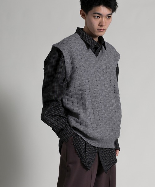 aimoha（アイモハ）の「【aimoha neo】 Textured V-Neck Knit Vest（ベスト・メンズ・ダークグレー/ベージュ/ホワイト/ブラック・MEDIUM/LARGE/X-LARGE/XX-LARGE/XXX-LARGE）」の18枚目の写真