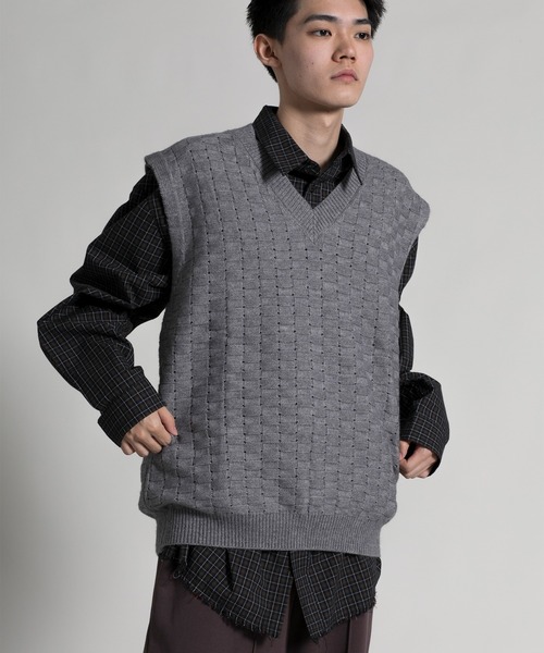 aimoha（アイモハ）の「【aimoha neo】 Textured V-Neck Knit Vest（ベスト・メンズ・ダークグレー/ベージュ/ホワイト/ブラック・MEDIUM/LARGE/X-LARGE/XX-LARGE/XXX-LARGE）」の21枚目の写真
