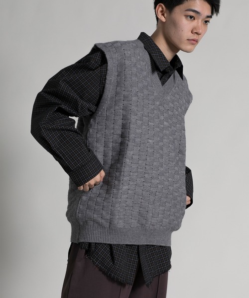aimoha（アイモハ）の「【aimoha neo】 Textured V-Neck Knit Vest（ベスト・メンズ・ダークグレー/ベージュ/ホワイト/ブラック・MEDIUM/LARGE/X-LARGE/XX-LARGE/XXX-LARGE）」の22枚目の写真