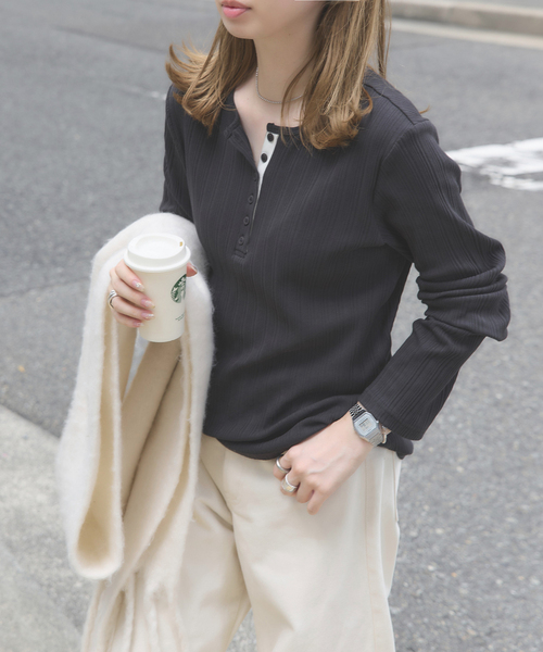 KOBE LETTUCE（コウベレタス）の「ヘンリーネックリブロンT（Tシャツ/カットソー・レディース・ブラウン/グレー/アイボリー/スミクロ/ピンク/ネイビー/グレイッシュベージュ/チャコール/ブルー/チョコ/カーキ/レッド・M）」の2枚目の写真