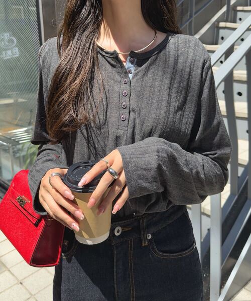 KOBE LETTUCE（コウベレタス）の「ヘンリーネックリブロンT（Tシャツ/カットソー・レディース・ブラウン/グレー/アイボリー/スミクロ/ピンク/ネイビー/グレイッシュベージュ/チャコール/ブルー/チョコ/カーキ/レッド・M）」の4枚目の写真