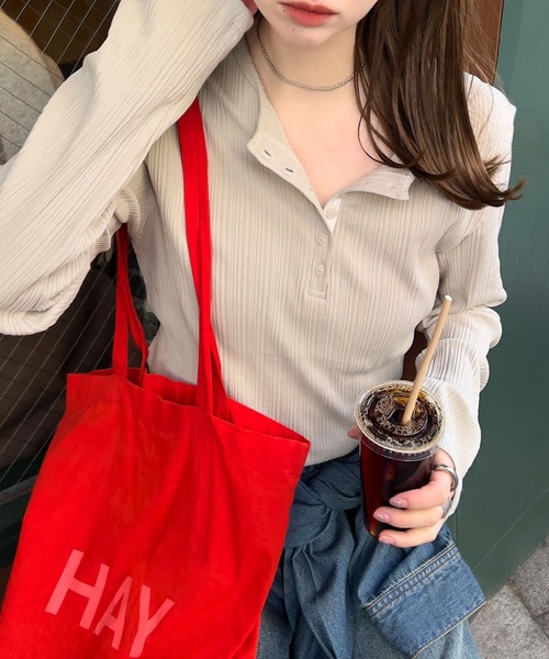 KOBE LETTUCE（コウベレタス）の「ヘンリーネックリブロンT（Tシャツ/カットソー・レディース・ブラウン/グレー/アイボリー/スミクロ/ピンク/ネイビー/グレイッシュベージュ/チャコール/ブルー/チョコ/カーキ/レッド・M）」の7枚目の写真