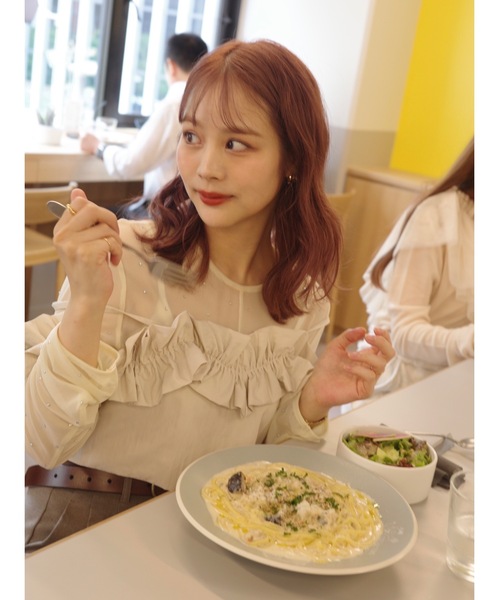 jumelle（ジュメロ）の「taffeta frill cami（キャミソール・レディース・ベージュ/グレー・MEDIUM）」の2枚目の写真