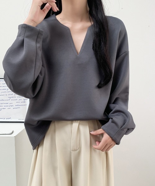 ABITOKYO（アビトーキョー）の「袖タック段ボールスウェットキーネックブラウス（スウェット・レディース・ブラック/ベージュ/チャコールグレー・XL/L/M）」の2枚目の写真