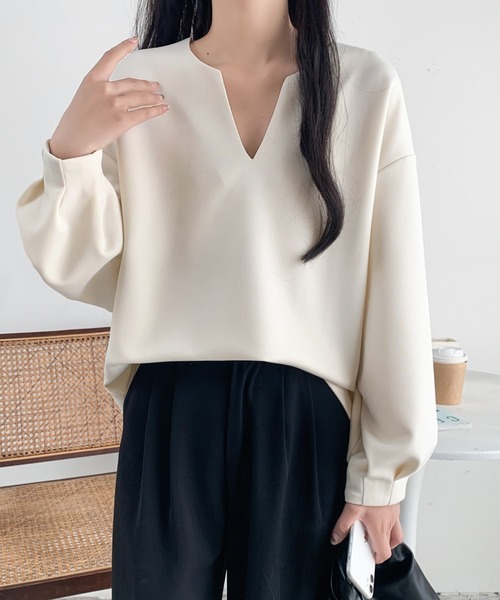 ABITOKYO（アビトーキョー）の「袖タック段ボールスウェットキーネックブラウス（スウェット・レディース・ブラック/ベージュ/チャコールグレー・XL/L/M）」の5枚目の写真