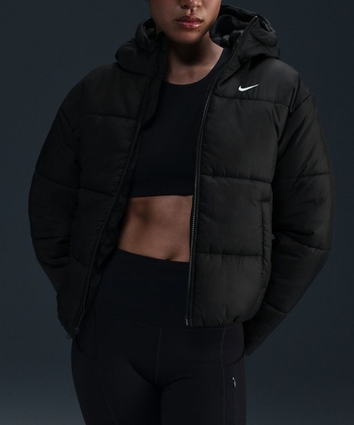 NIKE(ナイキ)の「ナイキ NIKE ナイキ NSW TF SYNFL CLSC PFR ジャケット(ダウンジャケット/コート・レディース・ホワイト/ブラック・S/M/L/XL)」の1枚目の写真