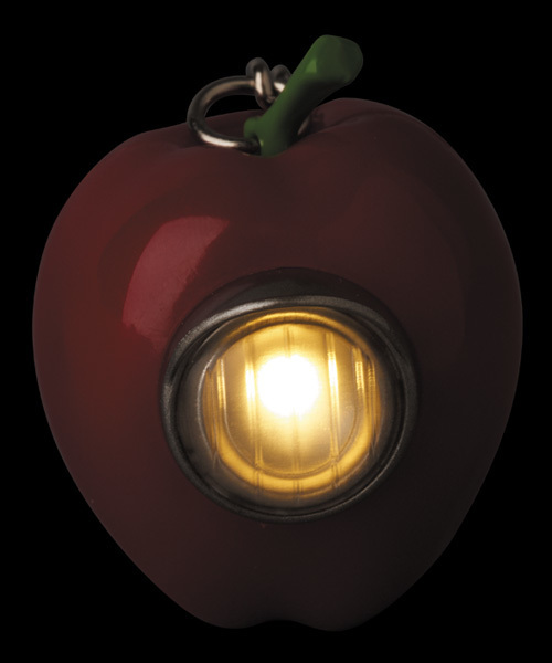 UNDERCOVER（アンダーカバー）の「GILAPPLE LIGHT KEYCHAIN（照明・メンズ・イエロー/シルバー/ブルー/ブラック/レッド/グリーン/ホワイト・FREE）」の8枚目の写真