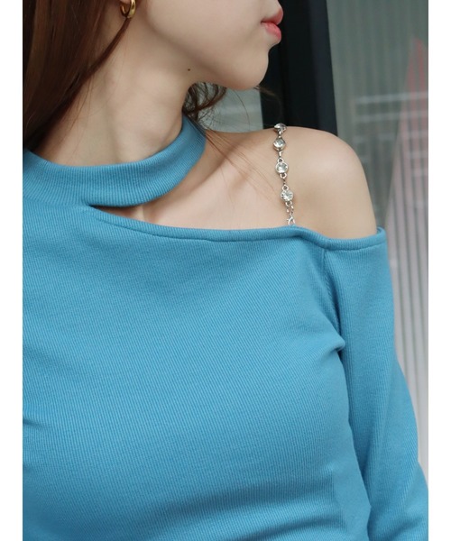EVRIS(エヴリス)の「ショルダーチェーンショートトップス(Tシャツ/カットソー・レディース・ブラック/ホワイト/ブルー・FREE)」の3枚目の写真