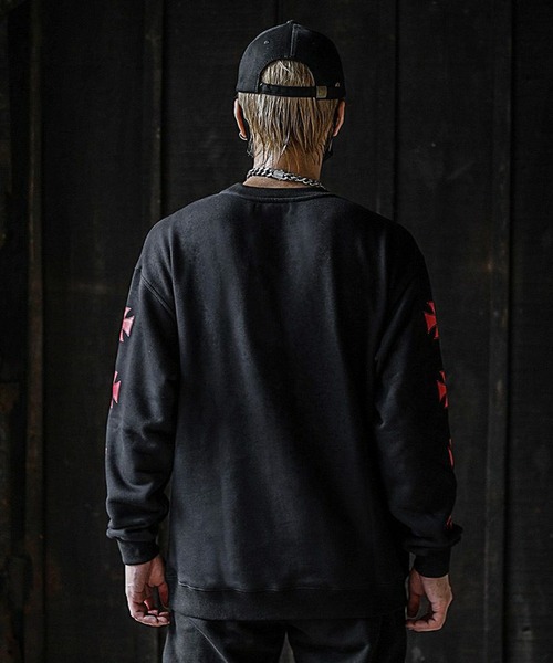 DIVINER（ディヴァイナー）の「Judgment　Sweat　Shirt （ブラック×レッド（Tシャツ/カットソー・メンズ・ブラック・M/L）」の4枚目の写真