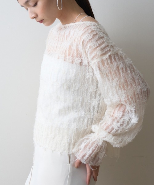 EMMA ROUGE VIF(エマルージュヴィフ)の「【一部店舗限定】フェザーチュールブラウス(シャツ/ブラウス・レディース・アイボリー/ブラック・フリー)」の1枚目の写真