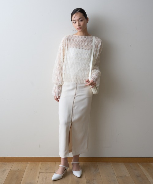 EMMA ROUGE VIF(エマルージュヴィフ)の「【一部店舗限定】フェザーチュールブラウス(シャツ/ブラウス・レディース・アイボリー/ブラック・フリー)」の14枚目の写真