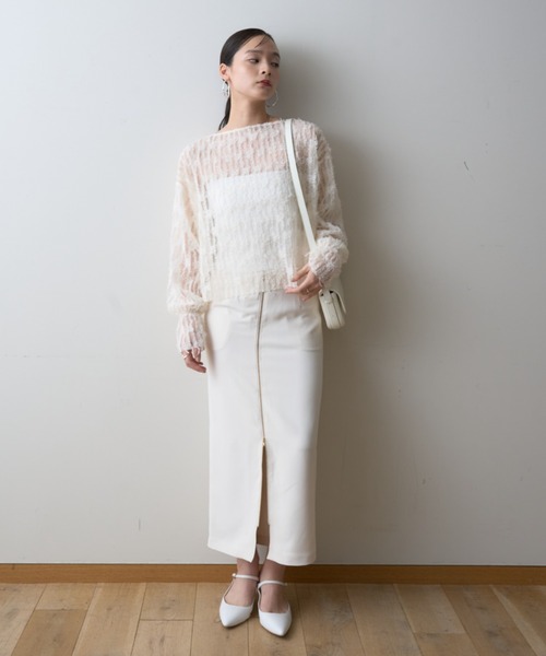 EMMA ROUGE VIF(エマルージュヴィフ)の「【一部店舗限定】フェザーチュールブラウス(シャツ/ブラウス・レディース・アイボリー/ブラック・フリー)」の13枚目の写真