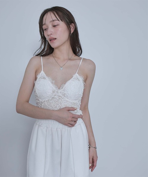 miette（ミエット）の「カップ付きレースキャミソール（キャミソール・レディース・オフホワイト/ブラック・FREE）」の4枚目の写真