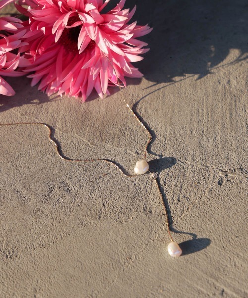 Bab（バブ）の「淡水パールIラインネックレス（ネックレス・レディース・A・ONESIZE）」の2枚目の写真